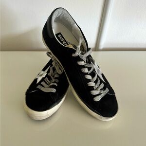 Nwot Golden Goose Super-Star black suede star lace up sneaker made in Italy eu42